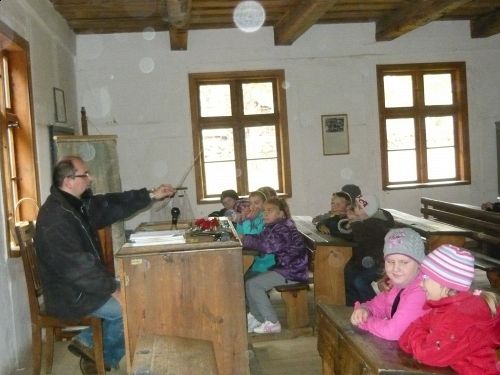 Grafika #0: Wycieczka do Muzeum Etnograficznego im. Teodory i Izydora Gulgowskich we Wdzydzach Kiszewskich