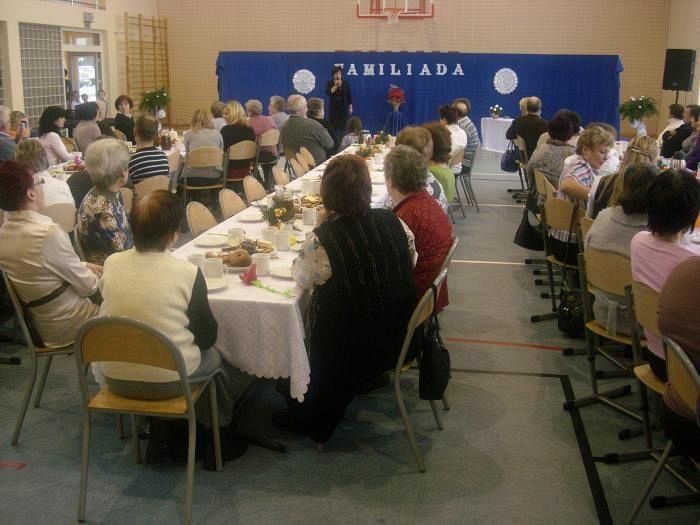 Grafika #0: NIECH OD BAŁTYKU AŻ DO STÓP TATR, ŻYJĄ NAM BABCIE I DZIADKOWIE DWIEŚCIE LAT