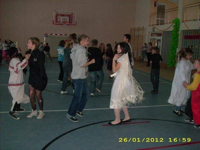 Grafika #0: Zabawa karnawałowa