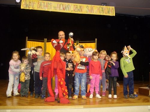 Grafika #0: Świat bajkami malowany