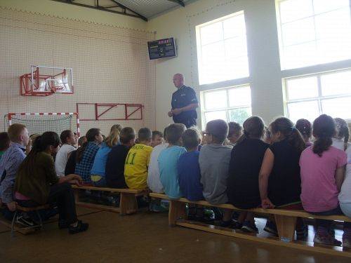 Grafika #0: Wakacyjne spotkanie z policjantem