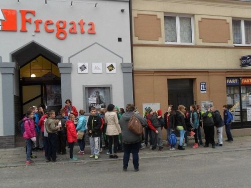 Grafika #0: Wyjazd do kina