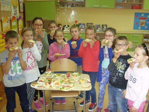 Grafika #0: PO PIERWSZE DRUGIE ŚNIADANIE