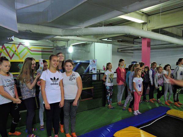 Grafika #0: Wycieczka do Parku Trampolin JUMPIN