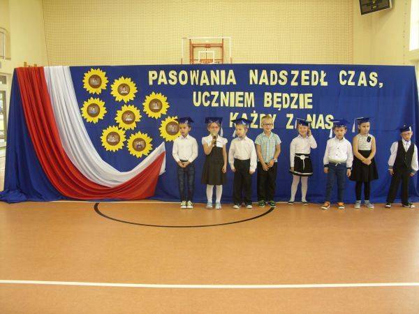 Grafika #0: Pasowanie uczniów klasy pierwszej