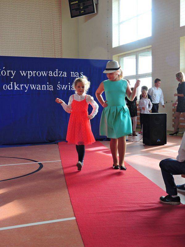 Grafika #0: Pokaz mody