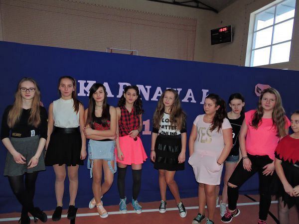 Grafika #0: Zabawa karnawałowa