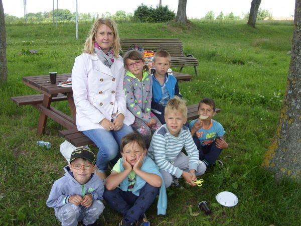 Grafika #0: Piknik w klasie pierwszej