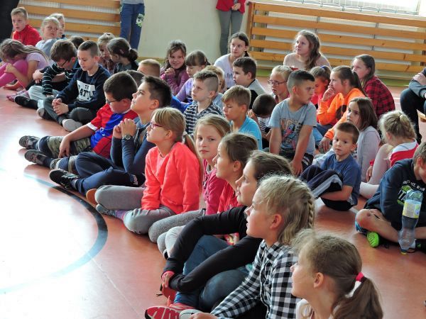 Grafika #0: Spotkanie z policjantem - BEZPIECZNE WAKACJE