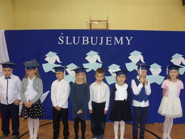 Grafika #0: Ślubowanie klasy pierwszej