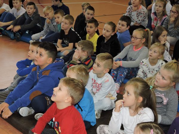 Grafika #0: Spotkanie z policjantem