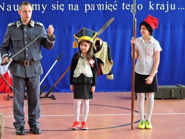 Grafika #0: Grupa Artystyczna "Rekonstrukto" - pokaz historyczny "Ku niepodległej"