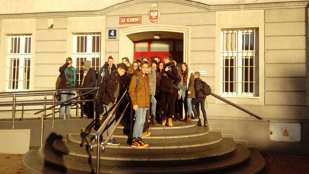 Grafika #0: Wyjazd do Sądu Rejonowego w Lęborku