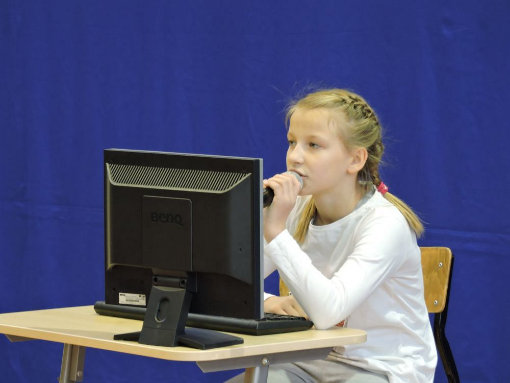 Grafika #0: "Bezpieczny Internet"