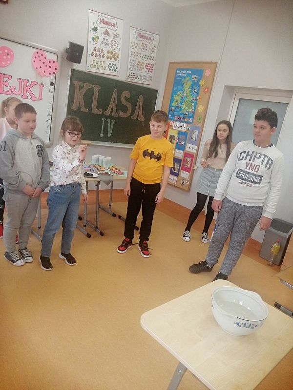 Grafika #0: Wróżby andrzejkowe w klasie 4