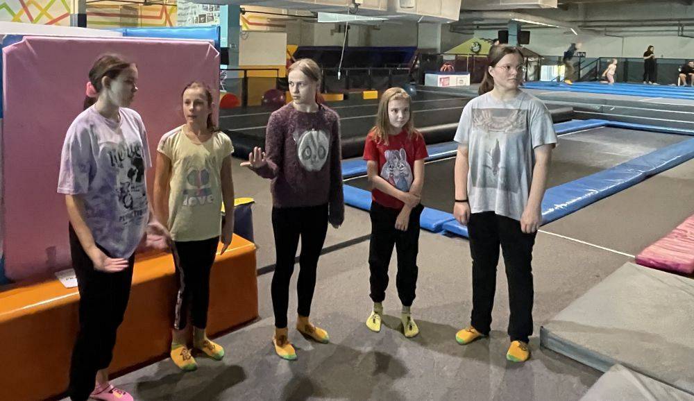 Grafika #0: Wycieczka do kina i parku trampolin w Słupsku