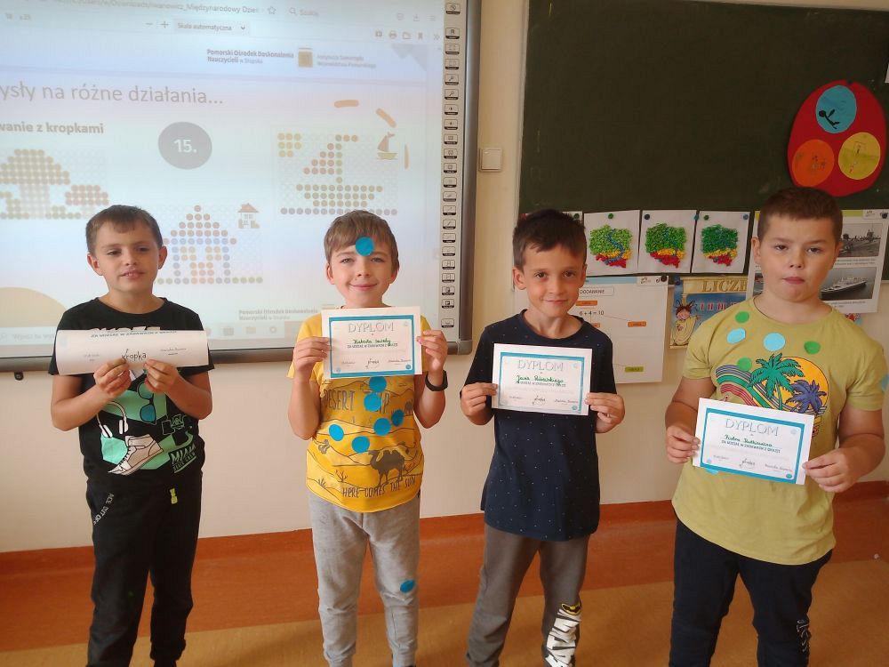 Grafika #0: Międzynarodowy Dzień Kropki