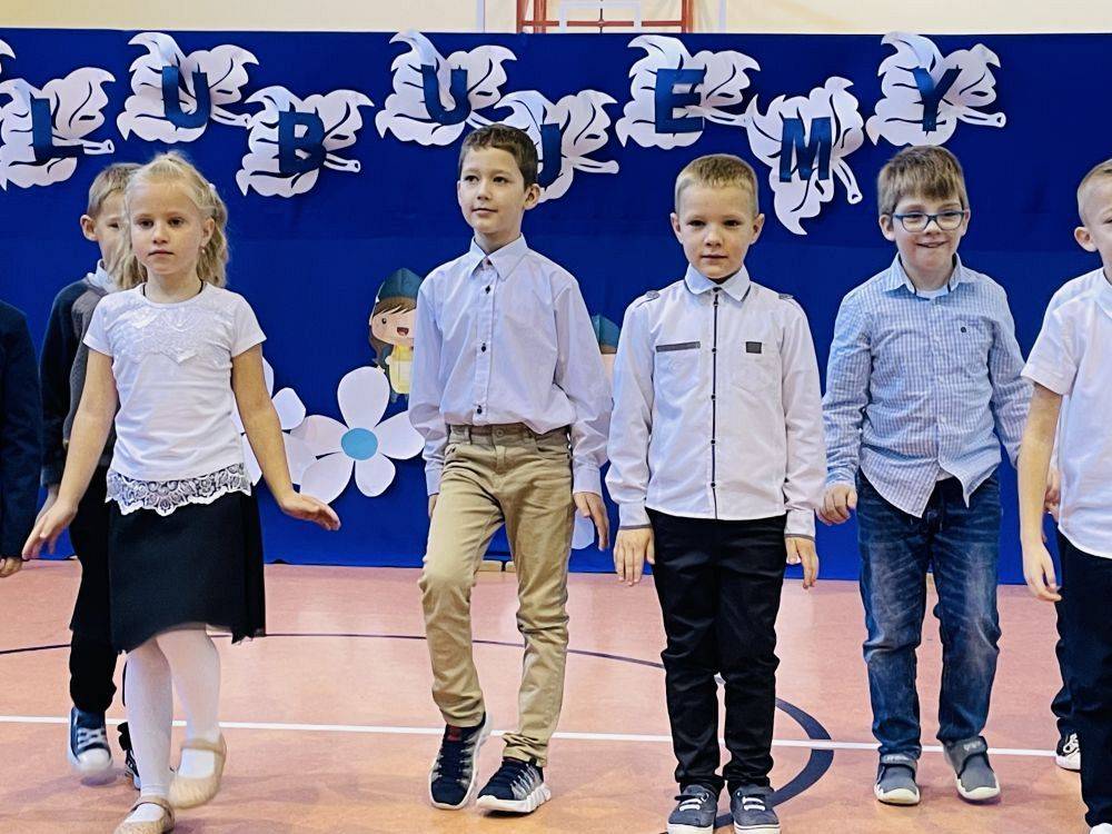 Grafika #0: Ślubowanie pierwszoklasistów