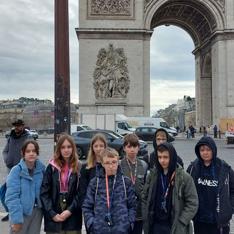 Grafika #0: Wycieczka do Paryża klasy VII