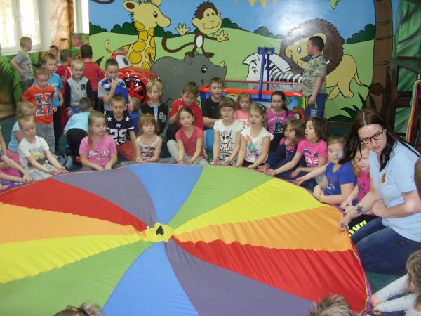 Grafika #0: Zabawa w "Smykolandii"