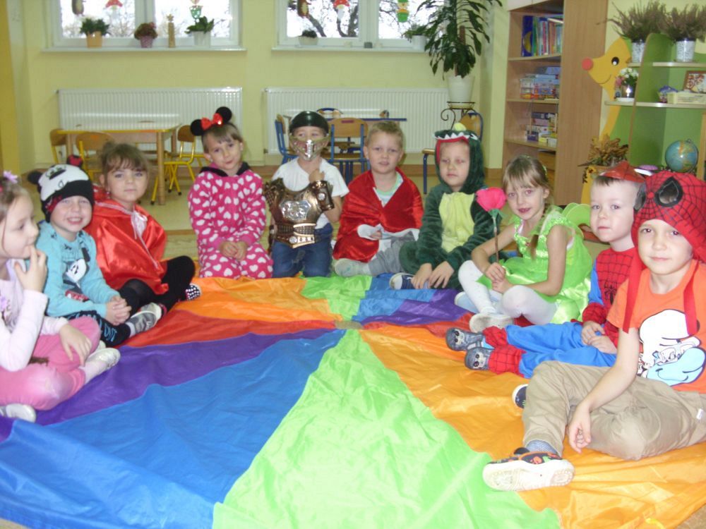 Grafika #0: Obchody Dnia Postaci z Bajek