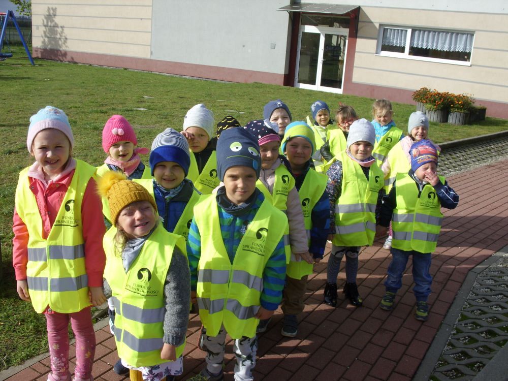 Grafika #0: Odblaskowe przedszkolaki