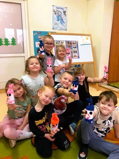 Grafika #0: ,,Lepimy bałwanki"