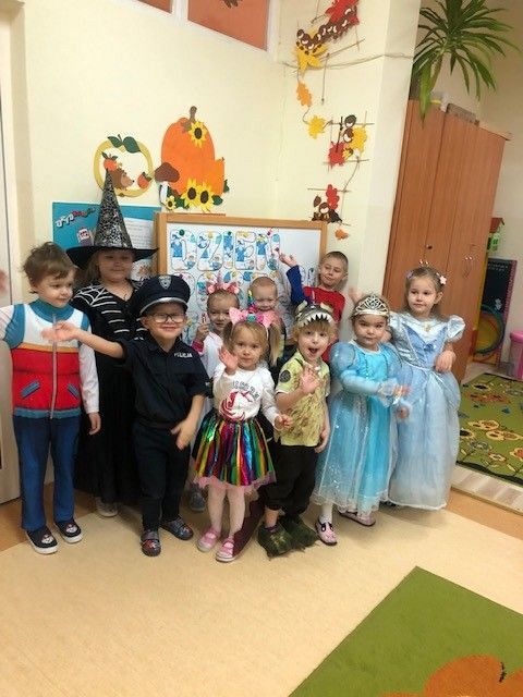 Grafika #0: Dzień Postaci z Bajek