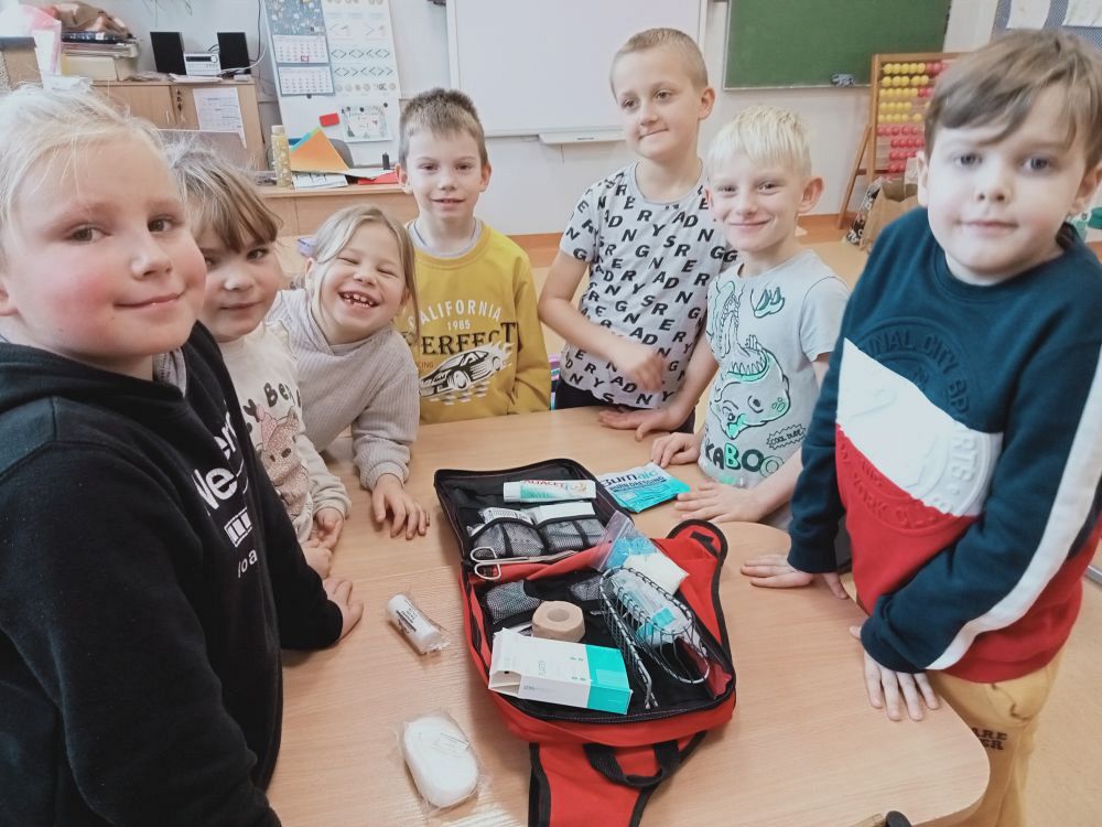 Grafika #0: Akademia Bezpiecznego Puchatka. Edycja III- kl. I