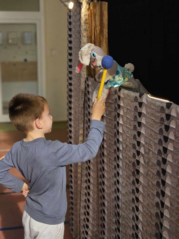 Grafika #0: Widowisko lalkowe