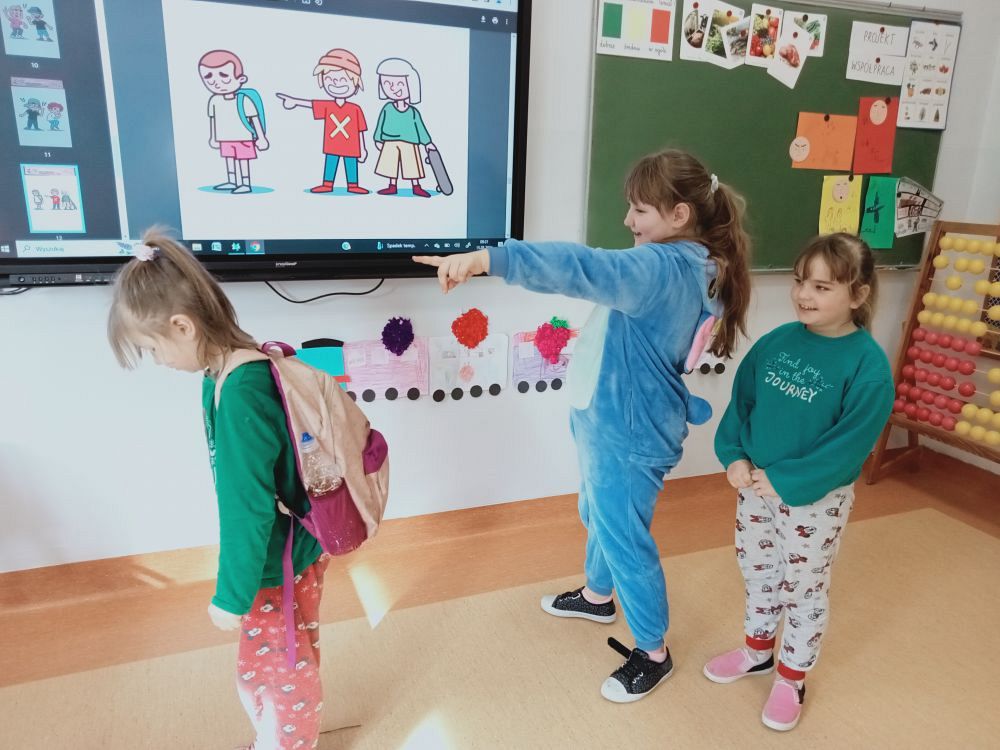 Grafika #0: Akademia Bezpiecznego Puchatka. Edycja V ostatnia- kl. I