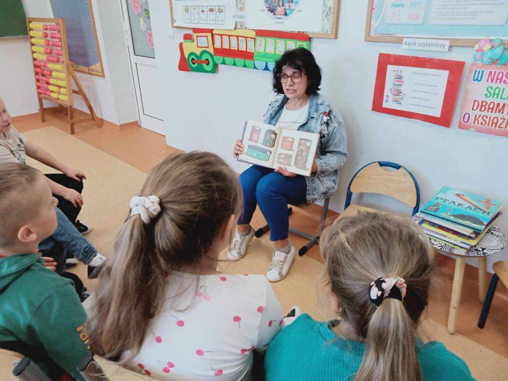 Grafika #0: Czytanie książek przez rodziców, dziadków i Samorząd Uczniowski