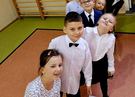 Grafika 3: Pasowanie na ucznia