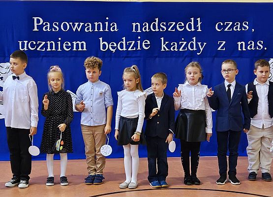 Grafika 7: Pasowanie na ucznia