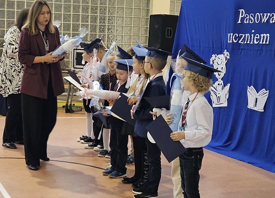 Grafika 9: Pasowanie na ucznia