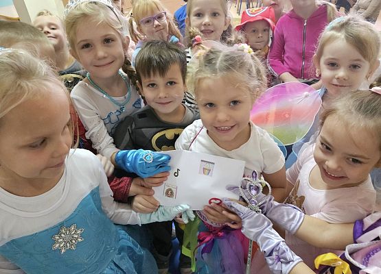 Grafika 2: Dzień Postaci z Bajek