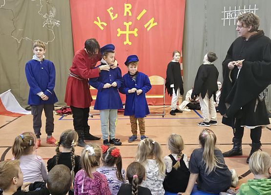 Grafika 7: "Niepodległość i Bitwa Warszawska" - żywa lekcja historii.