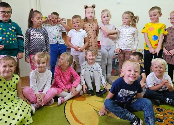 Grafika 1: Dzień Kropki