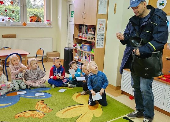 Grafika 4: Dzień Poczty i Znaczka Pocztowego