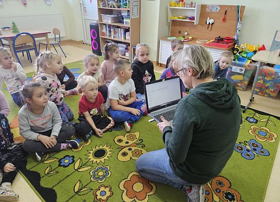 Grafika 6: Spotkanie autorskie z dr Magdaleną Kubiak