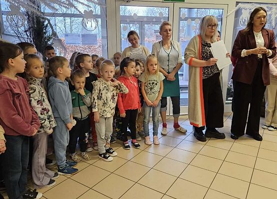 Grafika 4: Konkurs na najładniej udekorowaną klasę z okazji Świąt Bożego Narodzenia