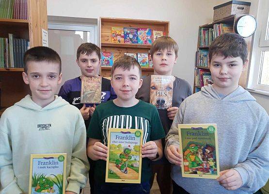 Grafika 3: Ferie z książką