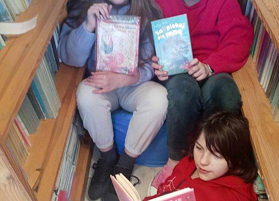 Grafika 10: Ferie z książką
