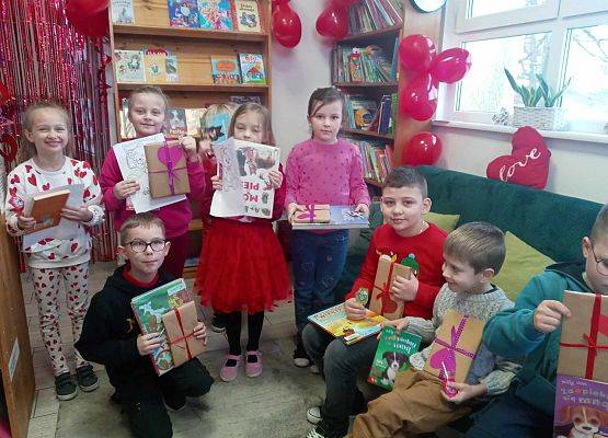 Grafika 8: Walentynki w bibliotece szkolnej