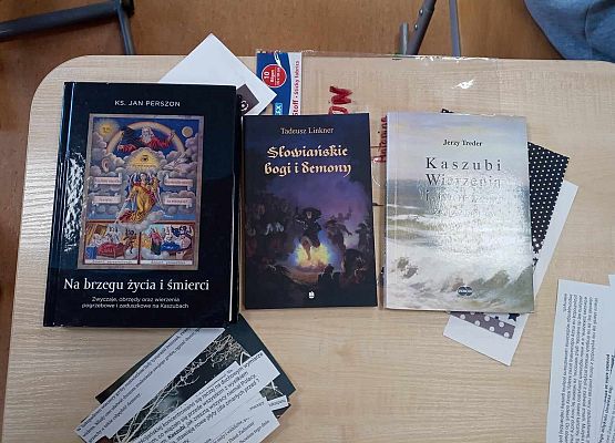 Grafika 7: Wszystkich Świętych i Zaduszki na Kaszubach