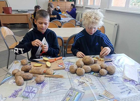 Grafika 15: Ciekawe lekcje kaszubskiego – ziemniaczane stwory