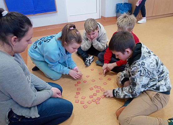 Grafika 2: "Kaszëbsczé memos" – gra dydaktyczna