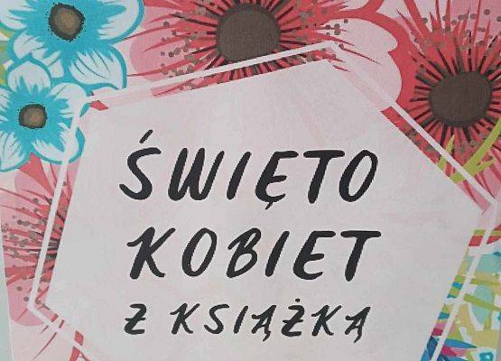 Grafika 1: Dzień Kobiet w bibliotece szkolnej