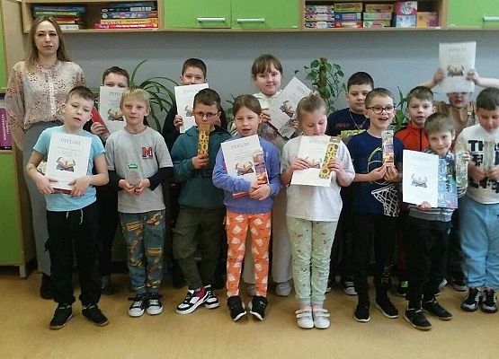 Grafika 1: Szkolny Konkurs " Czytania ze zrozumieniem" dla klas I - III
