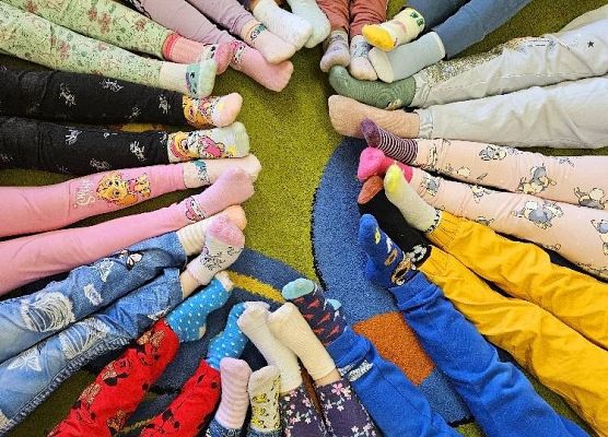 Grafika 5: Dzień Kolorowej Skarpetki